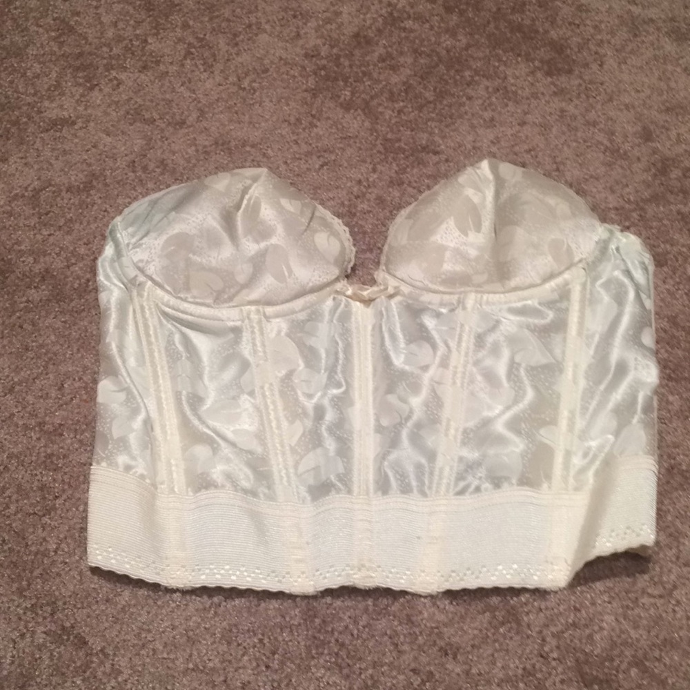 Strapless underwire bra